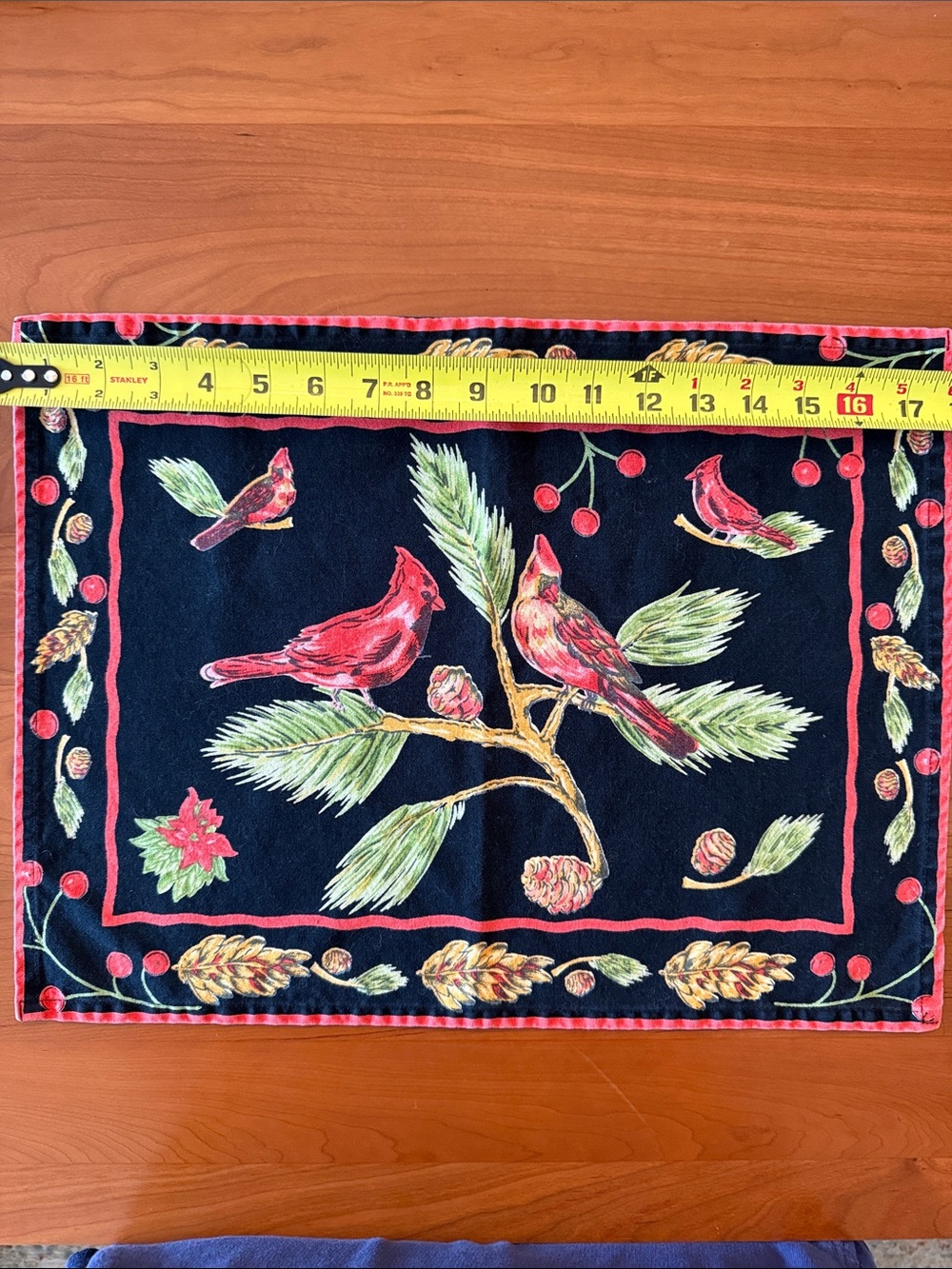 April Cornell holiday cardinal placemats with matching napkins - Picture 3 of 12